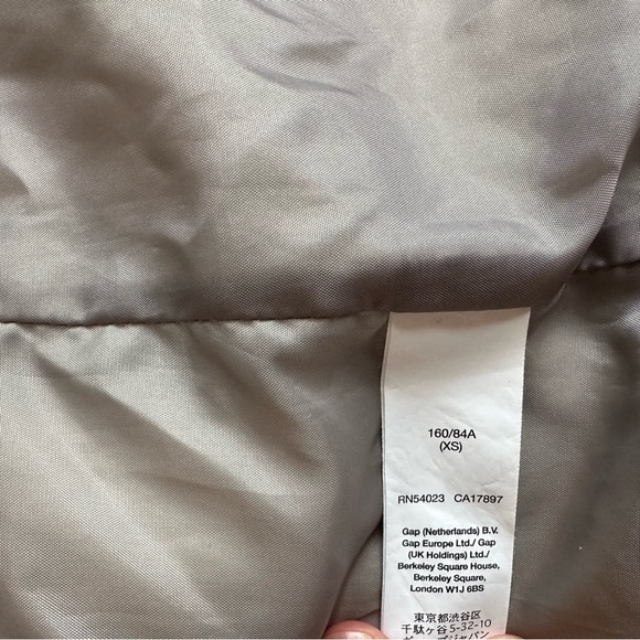 ๐3/$20๐ Gap Gray Quilted Vest with Polka Dots Size XS - Picture 6 of 7